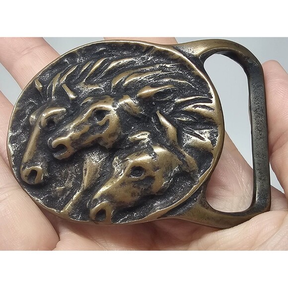 Pharaoh's Horses Vintage 1974 Solid Brass Belt Buckle by Tech Ether Guild 3"x2" - Picture 4 of 6